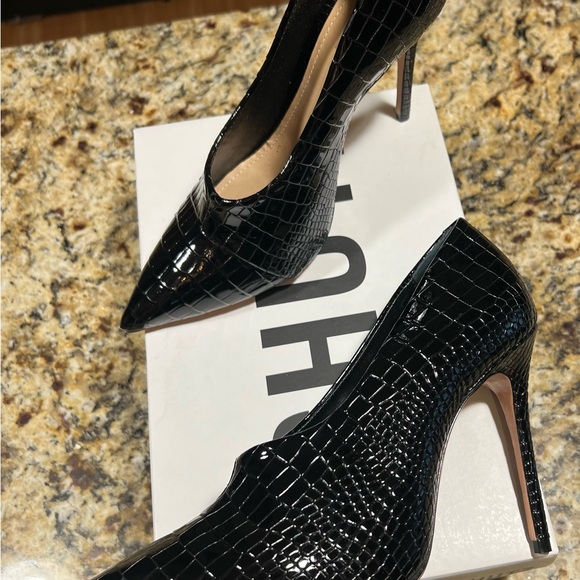 SCHUTZ Shoes - SCHUTZ Black Croc-Patterned Heels • CROCO VERNIZ SHINE BLACK